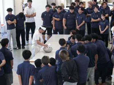 「うどんの街・加須」の食文化を体験！1年生が実践型授業で「うどん作り」に挑戦しました